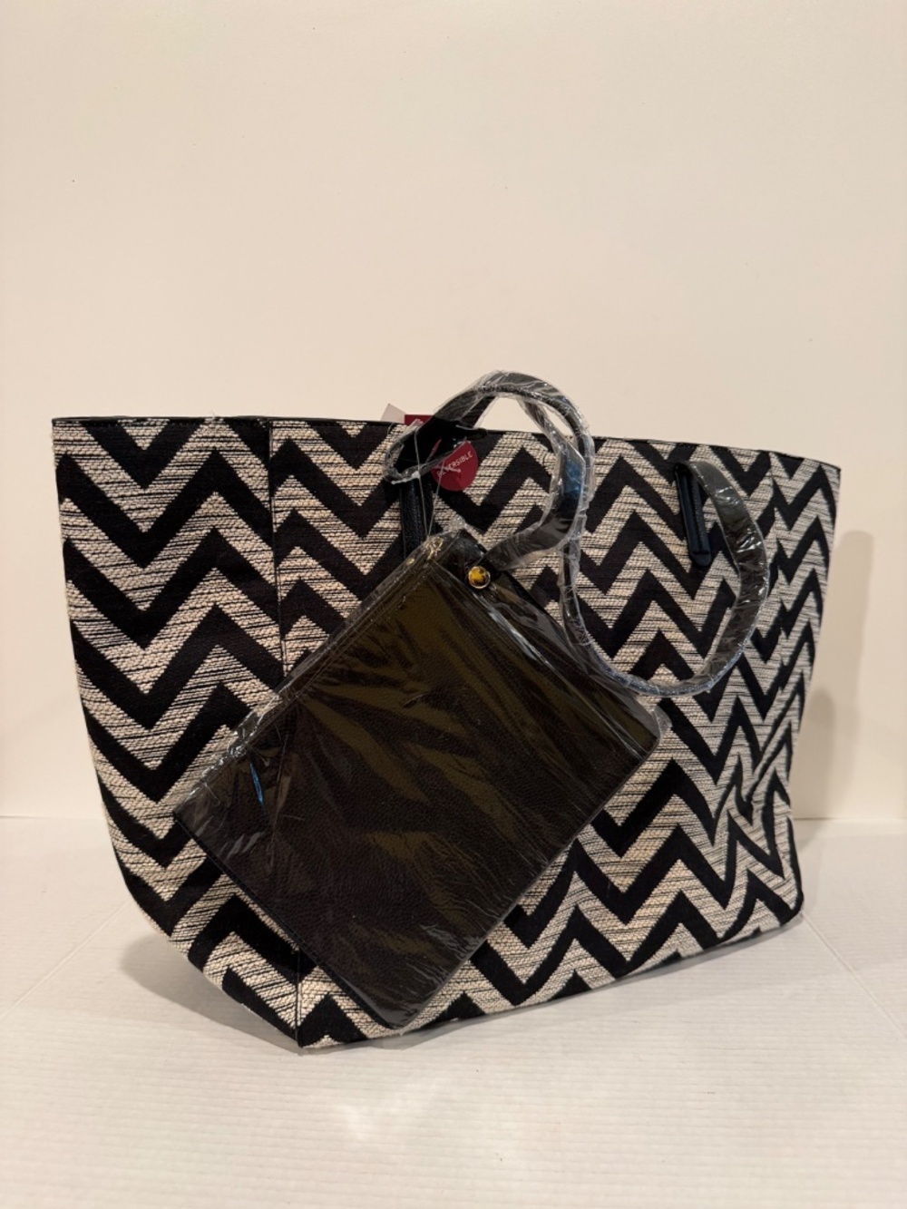 NWT - COTTON WOVEN CHEVRON R-E-V-E-R-S-I-B-L-E CARRY ALL